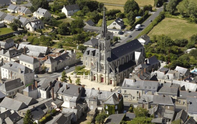Bécon-les-Granits vue du ciel
